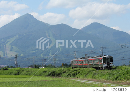 磐梯山と磐越西線 4708639