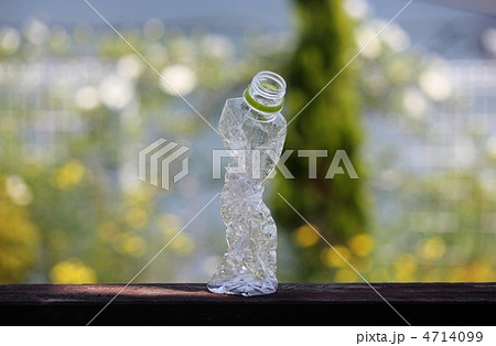 ペットボトル　横 4714099