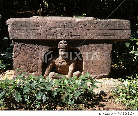 ラ・ベンタ遺跡公園勝利の祭壇 4715127