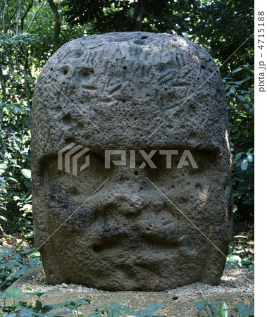 ラ・ベンタ遺跡公園若い戦士の巨石人頭像 4715188