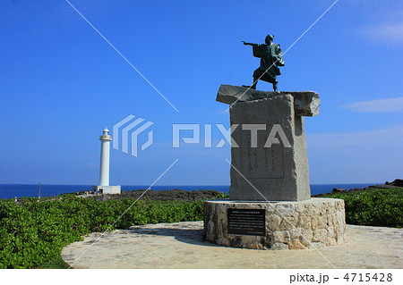 沖縄　泰期像と残波岬灯台 4715428