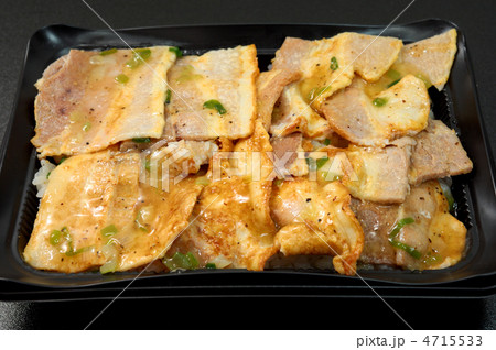 おいしいねぎ塩豚カルビ弁当 4715533