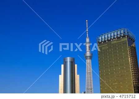 東京スカイツリーと高層ビル群 4715712