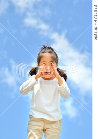 青空で呼ぶ女の子 4715823