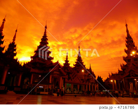 夕暮れ時のシュエダゴン・パゴダ 4716786