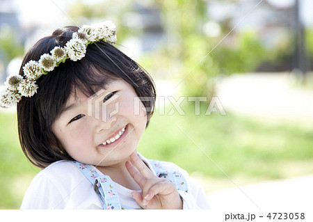 花冠を乗せる女の子 4723058