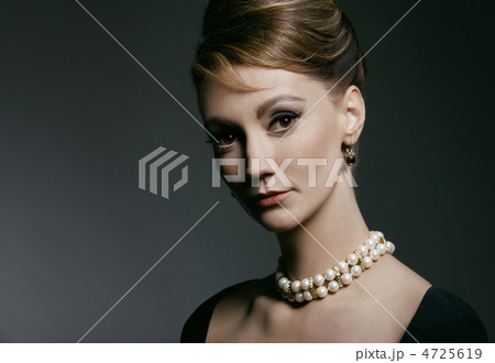 retro portrait 4725619