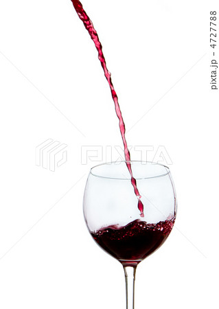 pouring red wine 4727788