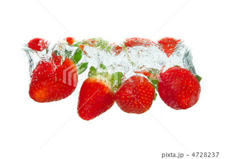 strawberry in the water strawberry in the water 4728237