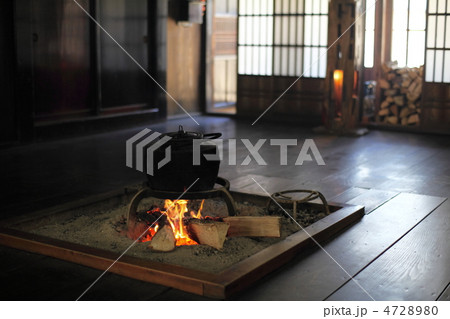 囲炉裏のある風景 囲炉裏のある風景 4728980