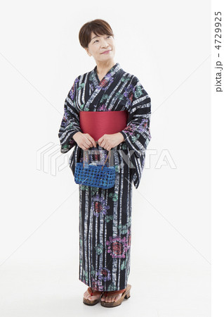 浴衣姿の女性（50〜60代） 4729925