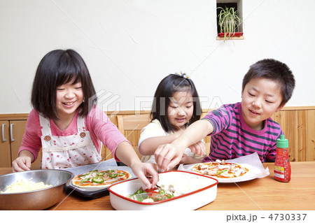 子供の料理 4730337