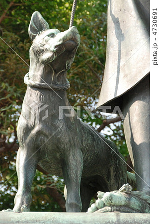 西郷隆盛が連れている犬 ツン の像 上野恩賜公園 東京都台東区 の写真素材