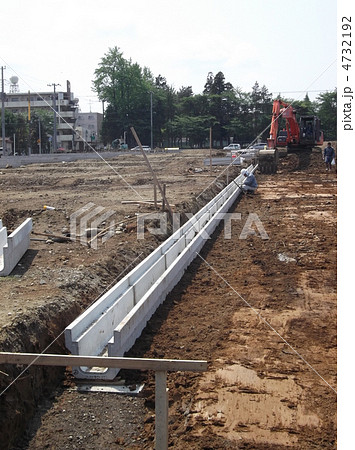 宅地造成のあとには側溝の工事 4732192