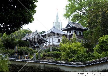 寺院と教会の見える風景 寺院と教会の見える風景 4735482
