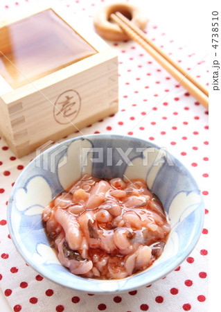 呼子産の蛸の塩辛と枡酒 4738510