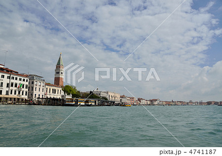 ヴェネツィア　サン・マルコ広場の鐘楼 (海上からの撮影1) 4741187
