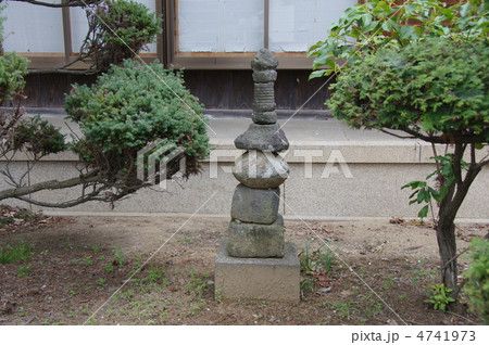 柏王神社の石塔 4741973