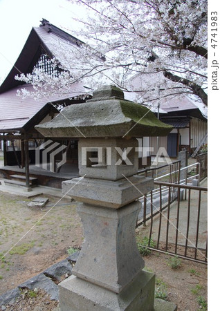 柏王神社と石灯篭 4741983