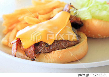 ビックでおいしいアメリカンハンバーガー 4745698