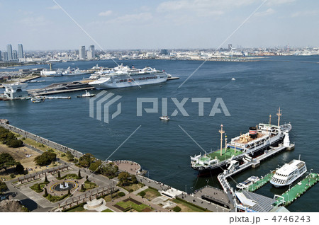 横浜港山下埠頭と山下公園の風景 4746243