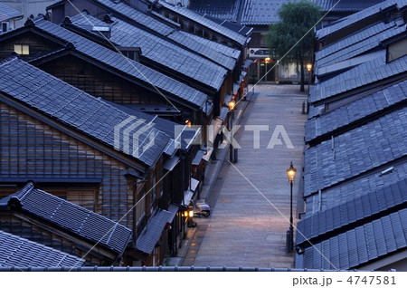 夕暮れの東茶屋街 4747581