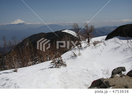 南アルプス 鳳凰三山より富士山を臨む 4月残雪 南アルプス 鳳凰三山より富士山を臨む 4月残雪 4753638