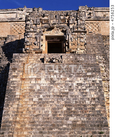 ウシュマル遺跡魔法使いのピラミッド 4756253