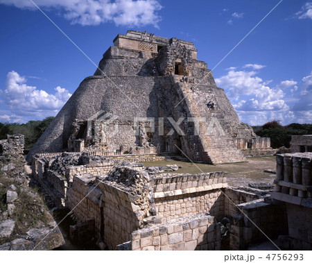 ウシュマル遺跡魔法使いのピラミッド ウシュマル遺跡魔法使いのピラミッド 4756293
