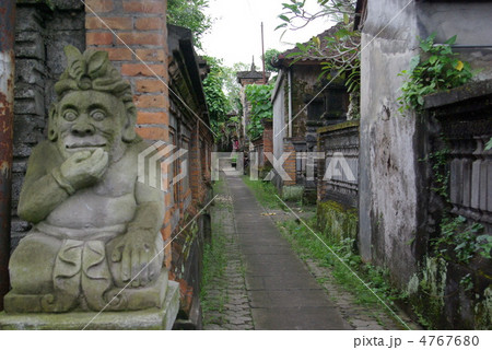 バリ島 ウブド郊外の路地入口 バリ島 ウブド郊外の路地入口 4767680