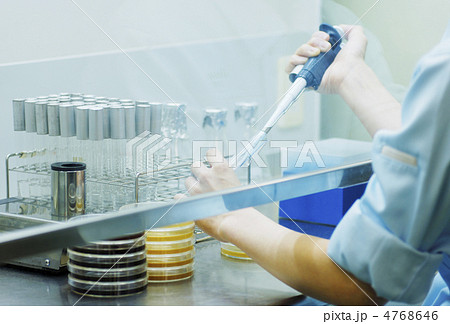 検査　研究　実験　治験　研究員　イメージ素材 4768646
