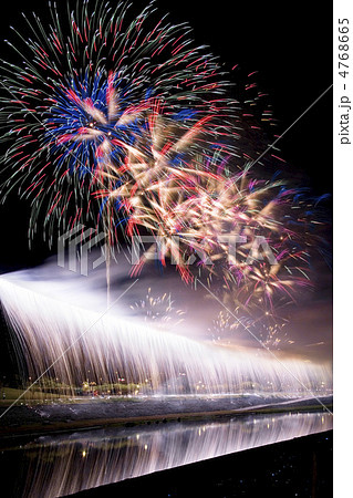 仕掛け花火の写真素材