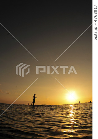ハワイ 夕陽 水中写真 ハワイ 夕陽 水中写真 4768917