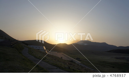 阿蘇山頂からの日の出 4768937