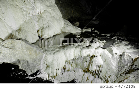 cave interior 4772108