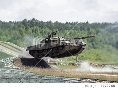 jumping  tank 4772280