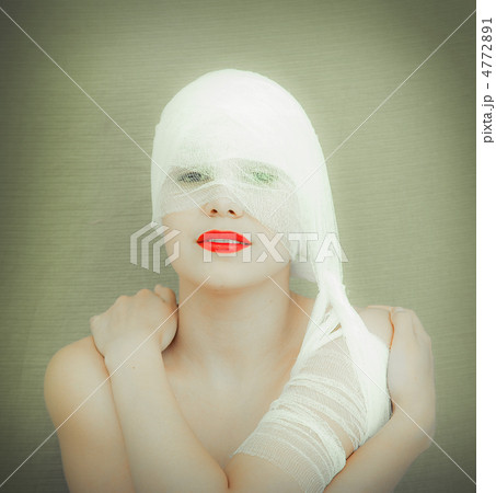 woman in bandage 4772891