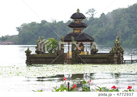 バリ島　ウルン・ダヌ・ブラタン寺院 4772937