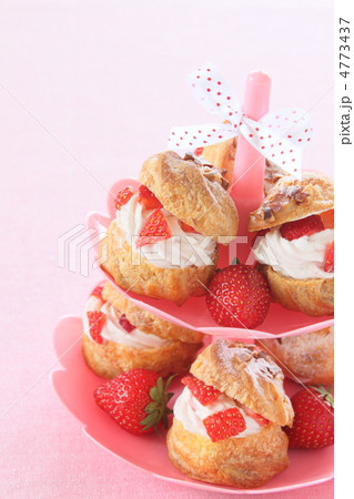 シュークリーム　苺 4773437