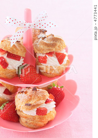 シュークリーム　苺 4773441