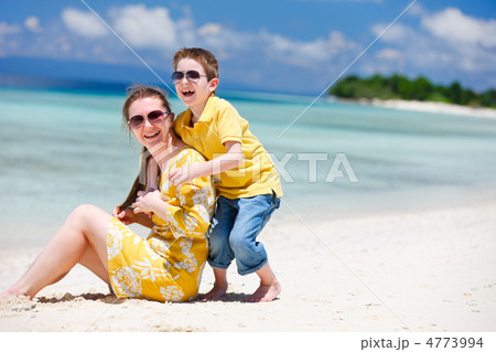 Mother and son at beach 4773994