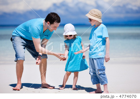Father and kids at beach 4774070