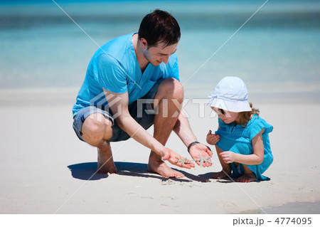 Father and daughter at beach Father and daughter at beach 4774095