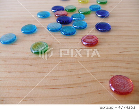 カラフルなおはじき 4774253