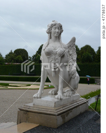 ウィーン　ベルベデーレ宮殿の石像 4778637