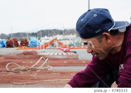 作業中の漁師さん 4780335