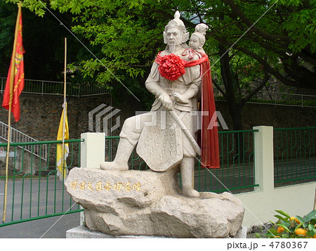 広東省深圳 宋少帝陵 陸秀夫に背負われる少帝の像 広東省深圳 宋少帝陵 陸秀夫に背負われる少帝の像 4780367