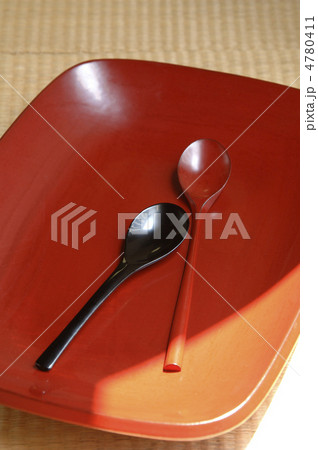 お盆とスプーン お盆とスプーン 4780411