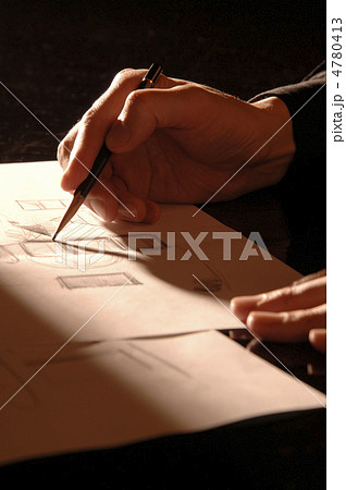 デッサン画を書く人 4780413