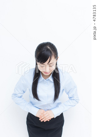 挨拶する女性 4783135